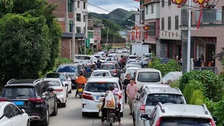 祥华秋茶市场火热，街道车水马龙